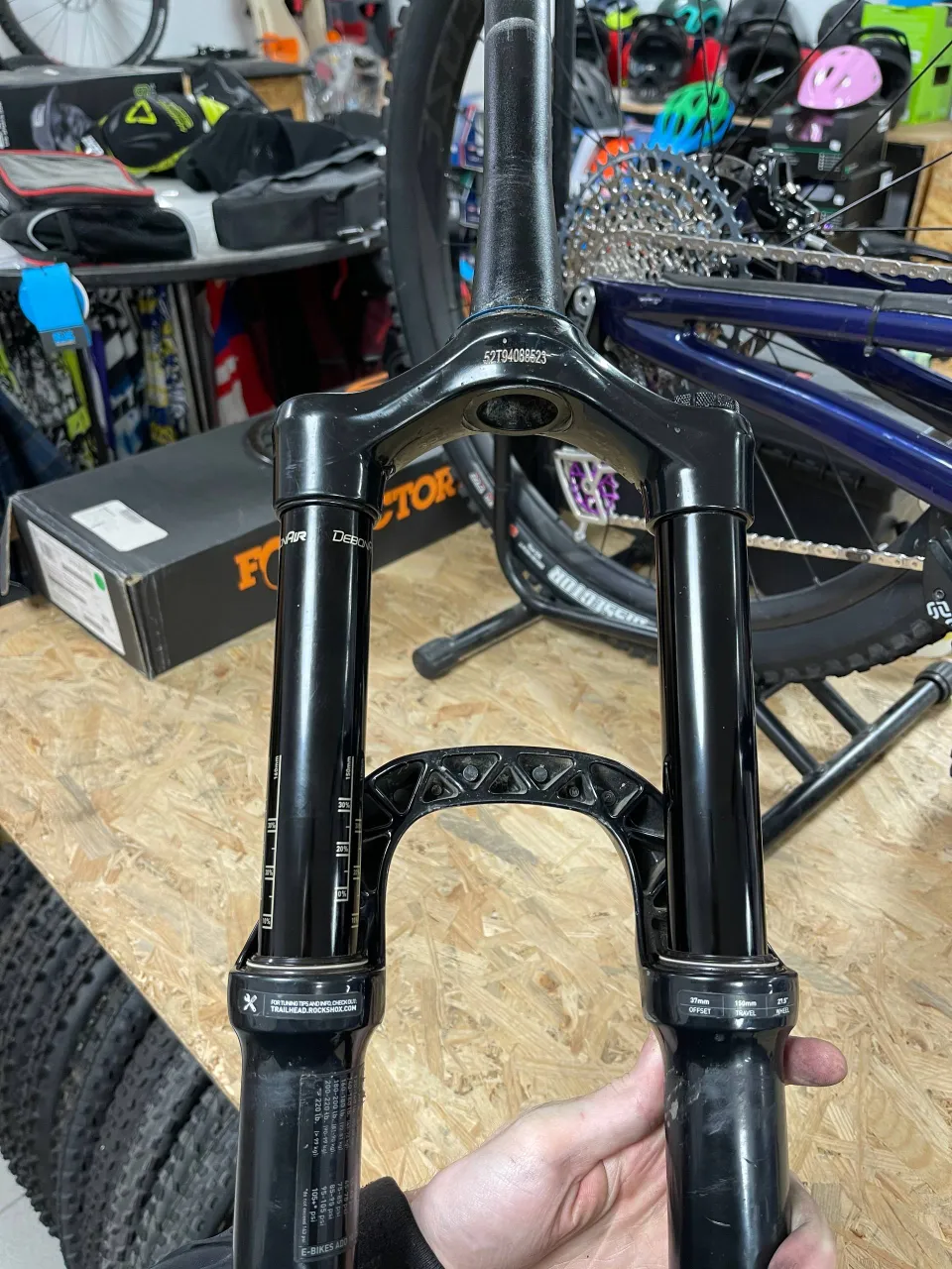 Rock Shox Lyrik Ultimate RC2 передня вилка 27.5 160 мм фото 4