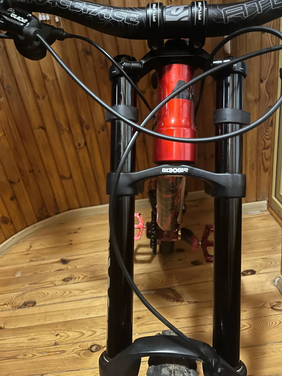 Вилка RockShox BoXXer World Cup 200 мм 26" фото 1