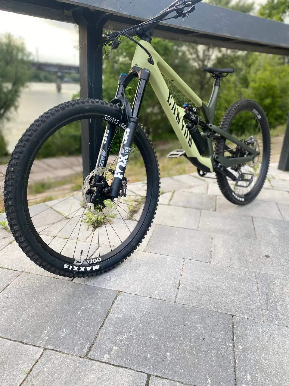Canyon Spectral CF 8 2022 XL фото 1