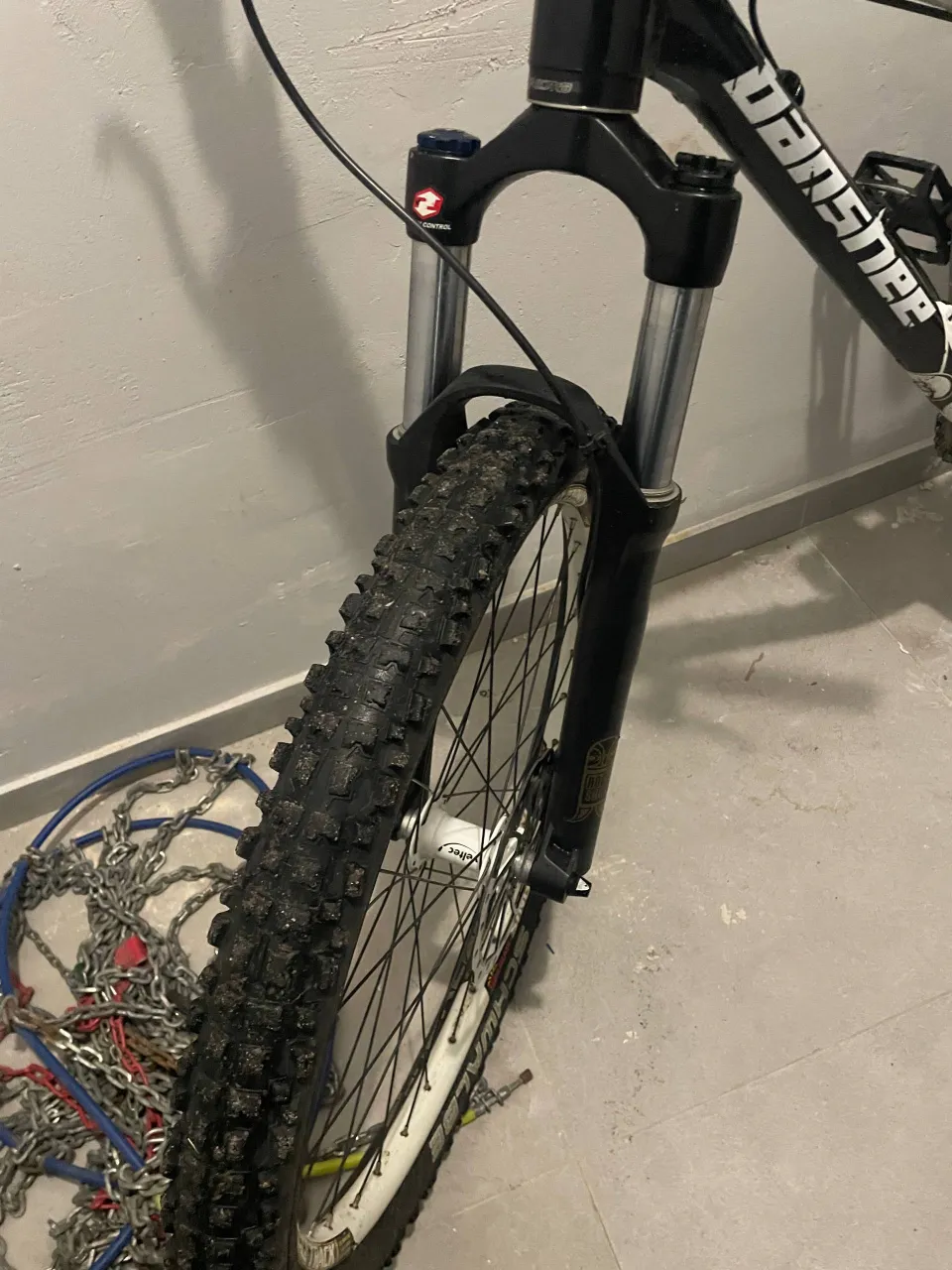 Вилка Rock Shox Domain RCT фото 1