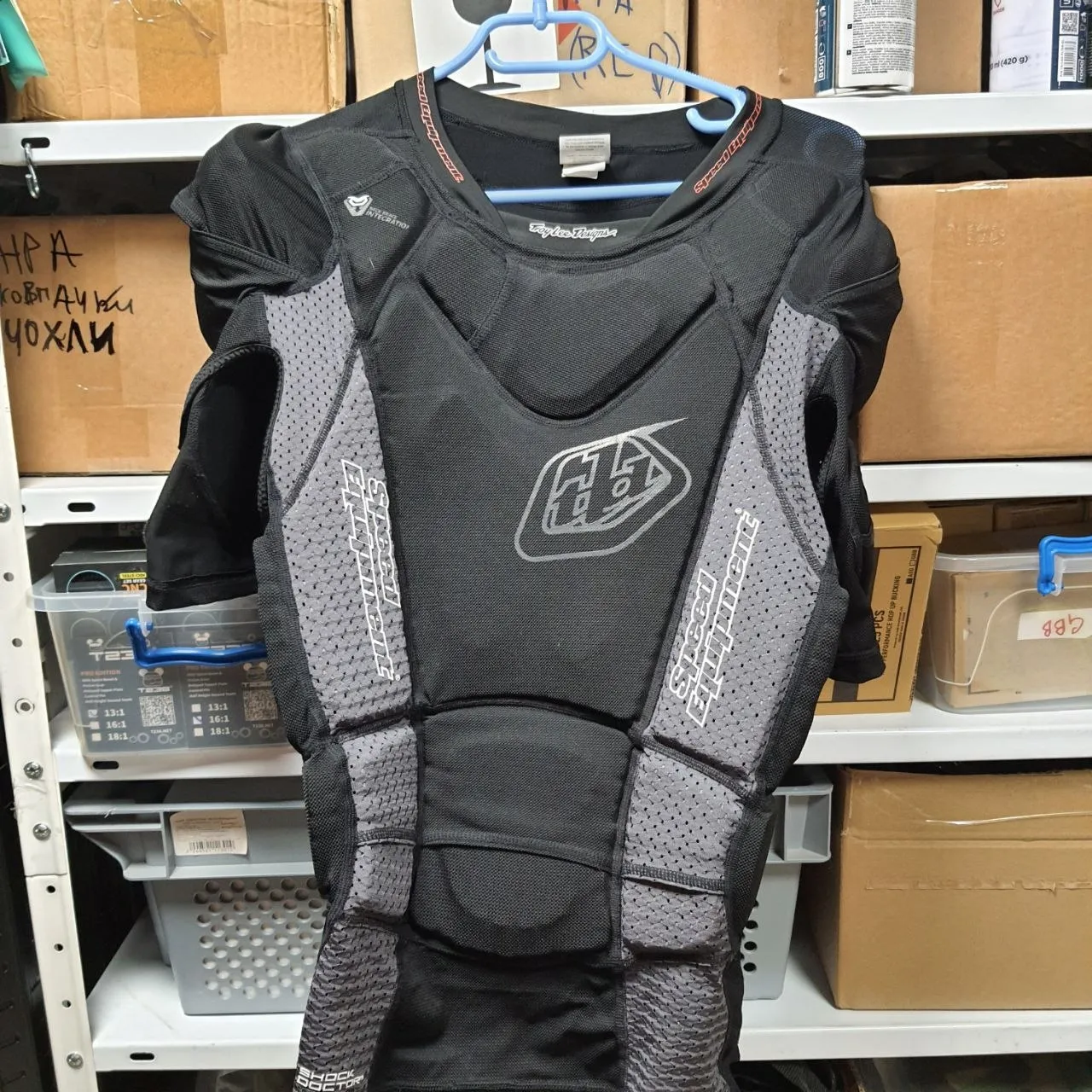Насос Rock Shox Digital 300PSI + захист Alpinestars Paragon Plus + захист Troy Lee Designs UPS 7850 + касета SRAM XG-117 фото 1