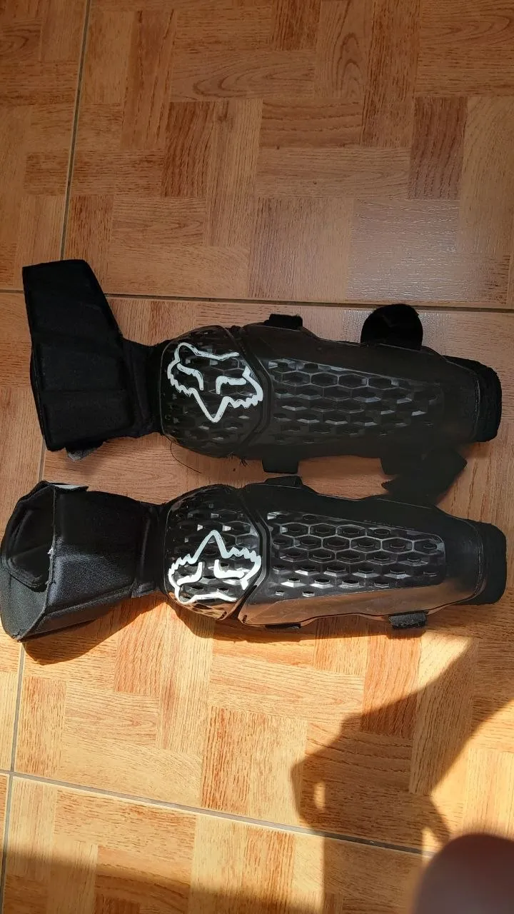 Налокітники FOX TITAN RACE L/XL фото 1