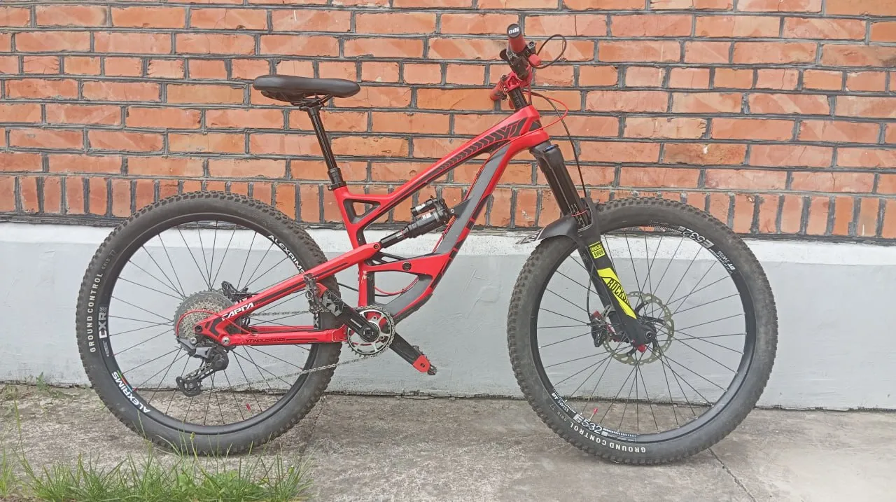 Карбоновий ендуро YT Industries Capra CF 27.5" S фото 1