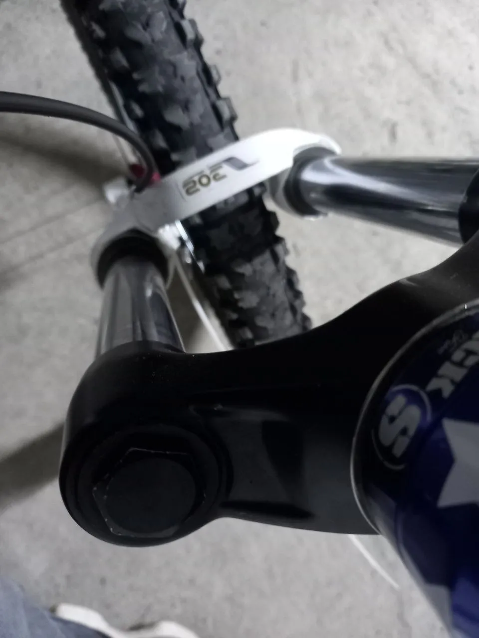 Вилка RockShox Domain 302 180 мм фото 1