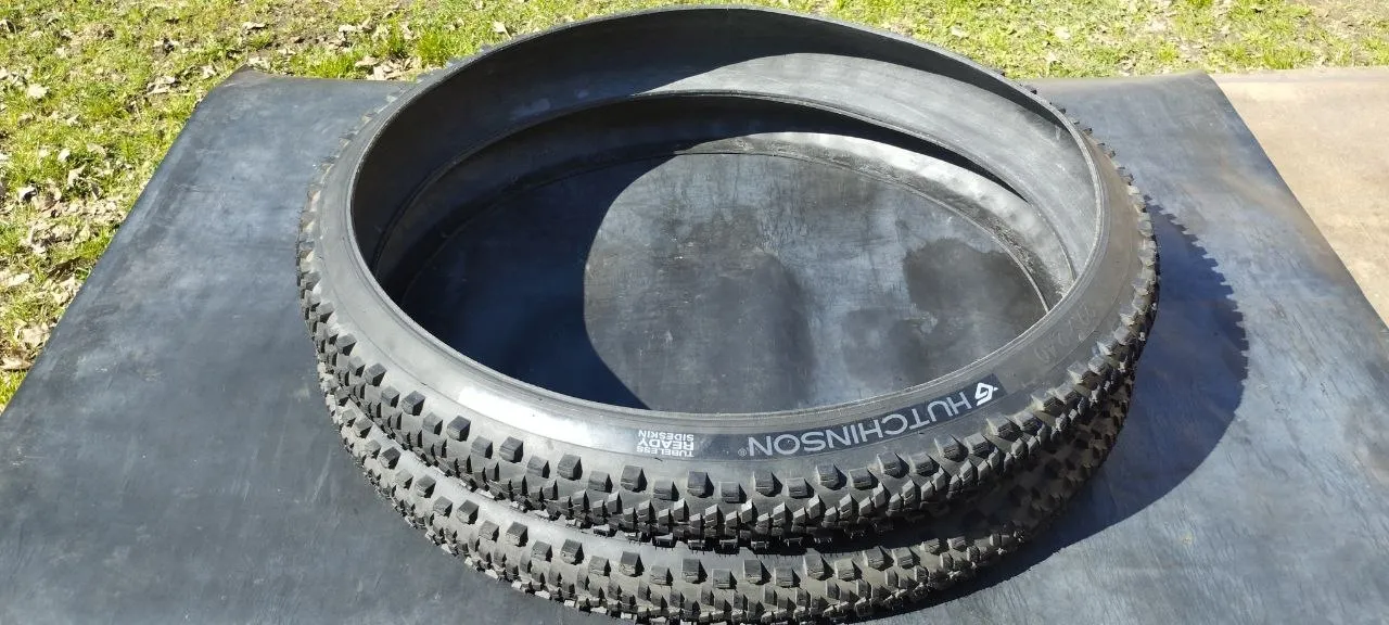 Пара покрышок Hutchinson WYRM 29x2.40 TS TL RDY фото 3