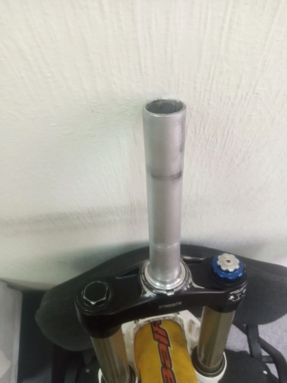 Вилка RockShox Totem Coil 180 мм 26" фото 3