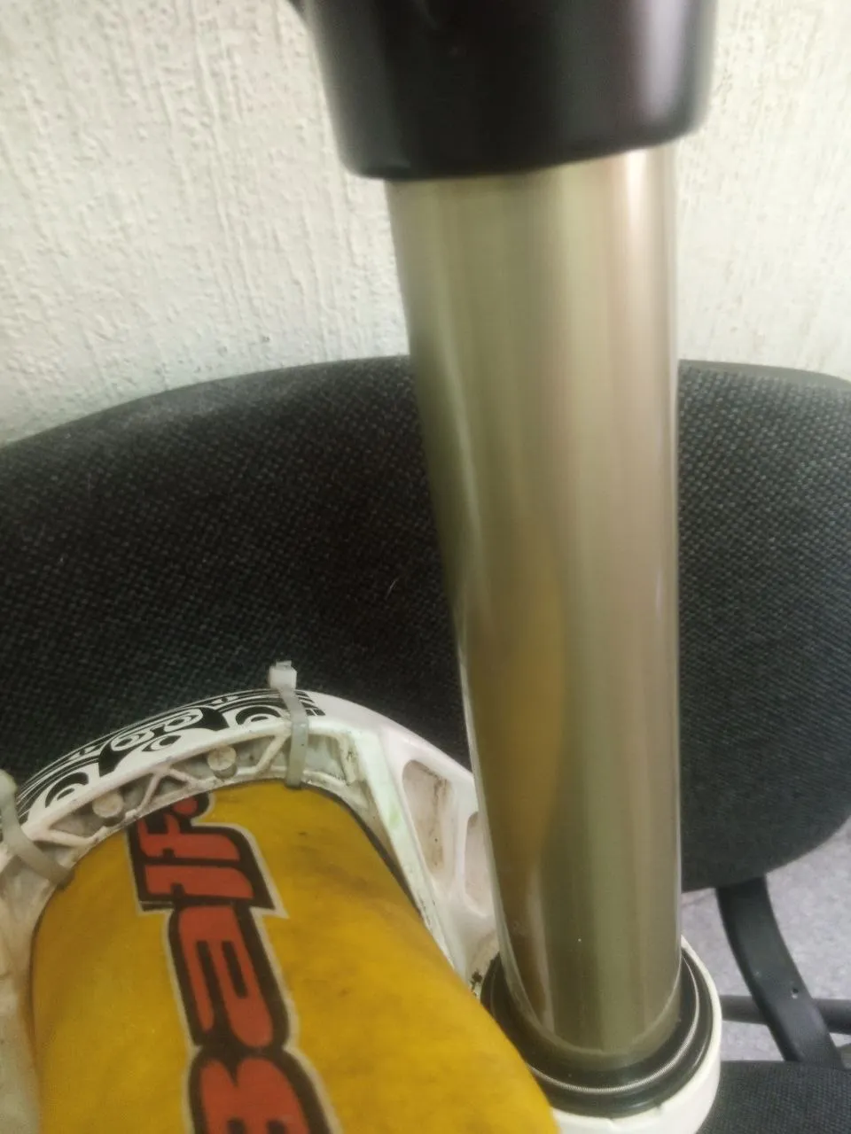 Вилка RockShox Totem Coil 180 мм 26" фото 5