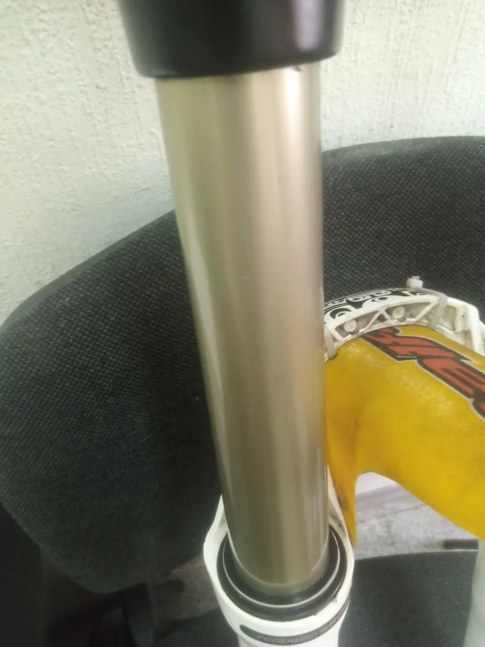 Вилка RockShox Totem Coil 180 мм 26" фото 6