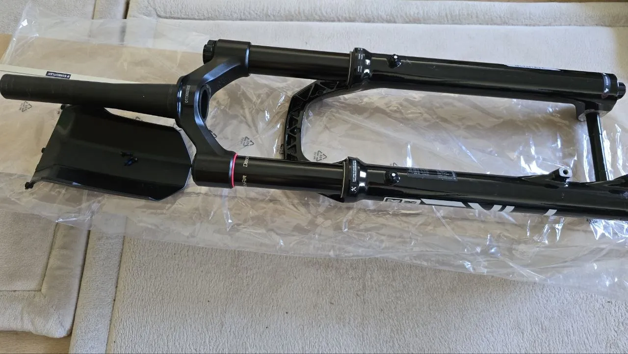 Rock Shox Pike Ultimate 27.5 передня вилка фото 4