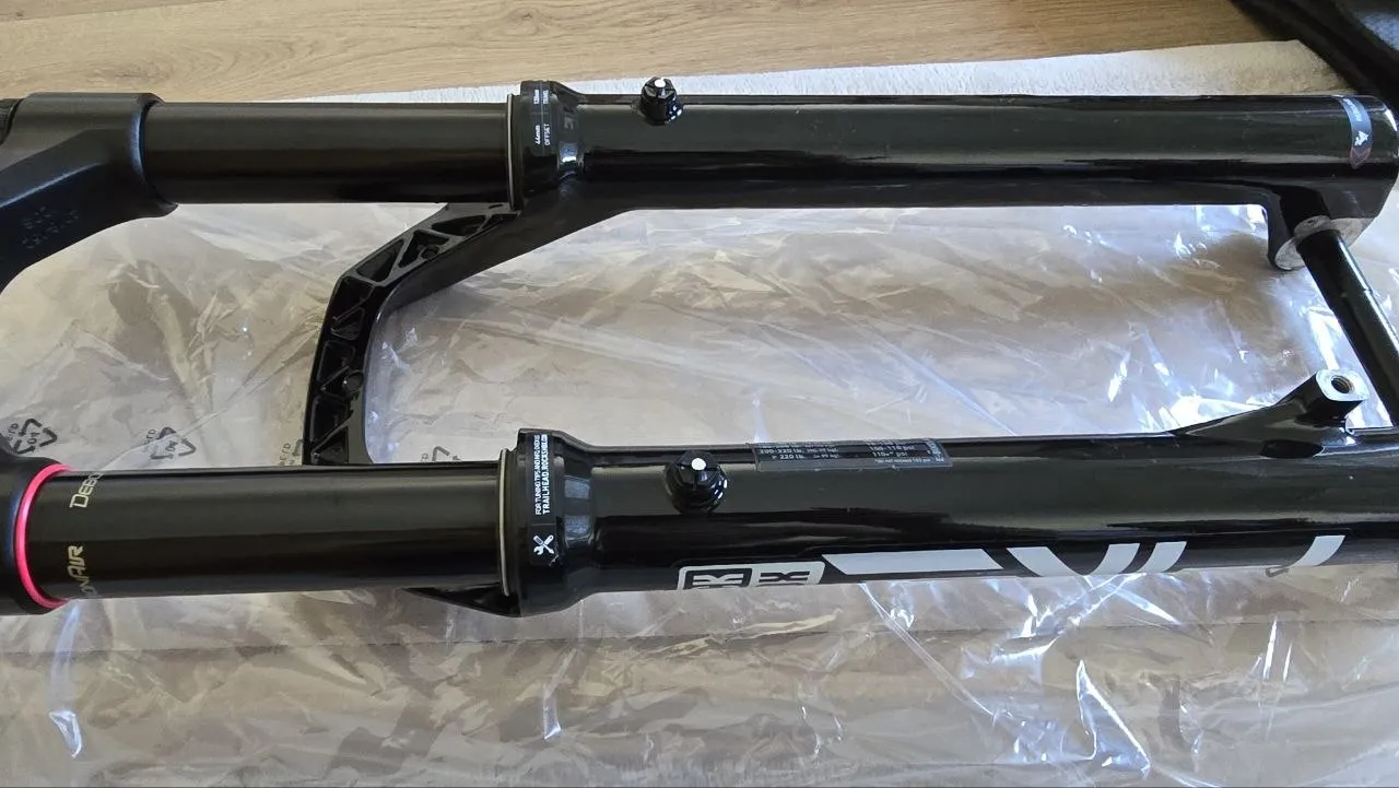 Rock Shox Pike Ultimate 27.5 передня вилка фото 5