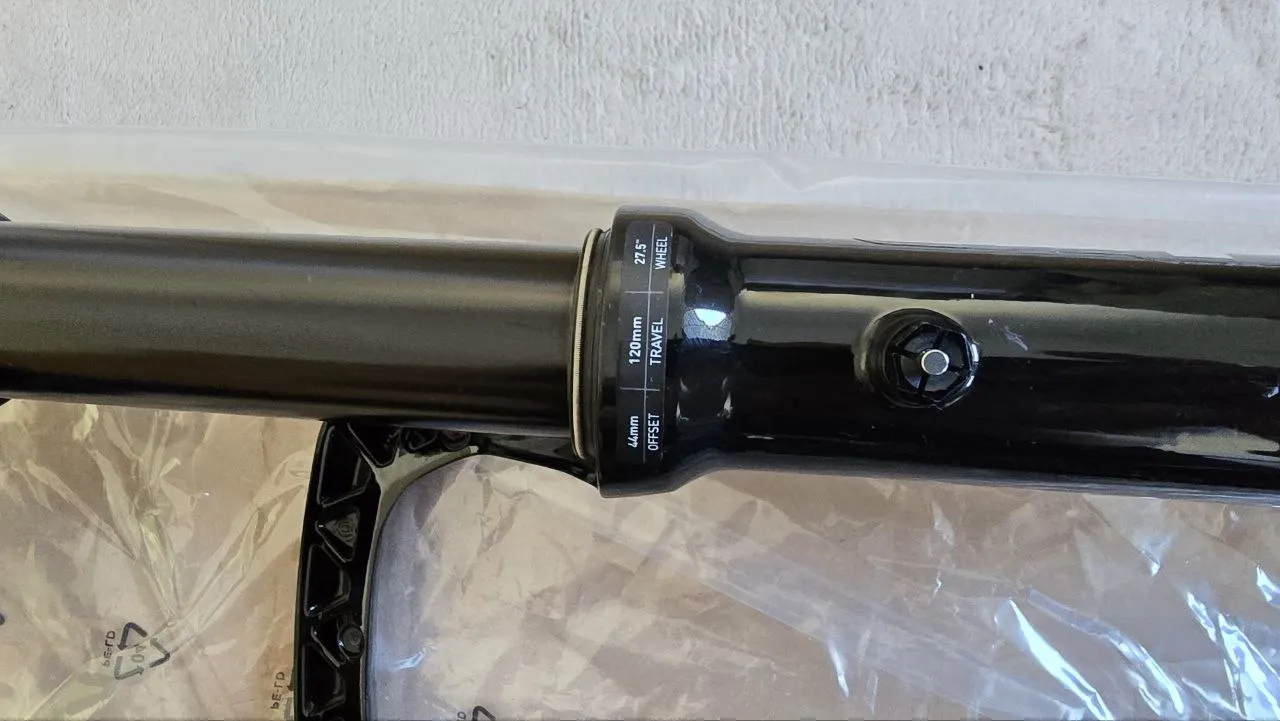 Rock Shox Pike Ultimate 27.5 передня вилка фото 6