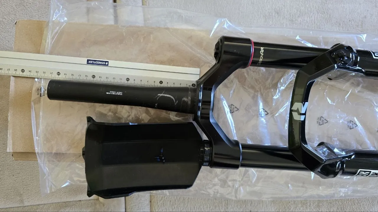 Rock Shox Pike Ultimate 27.5 передня вилка фото 8