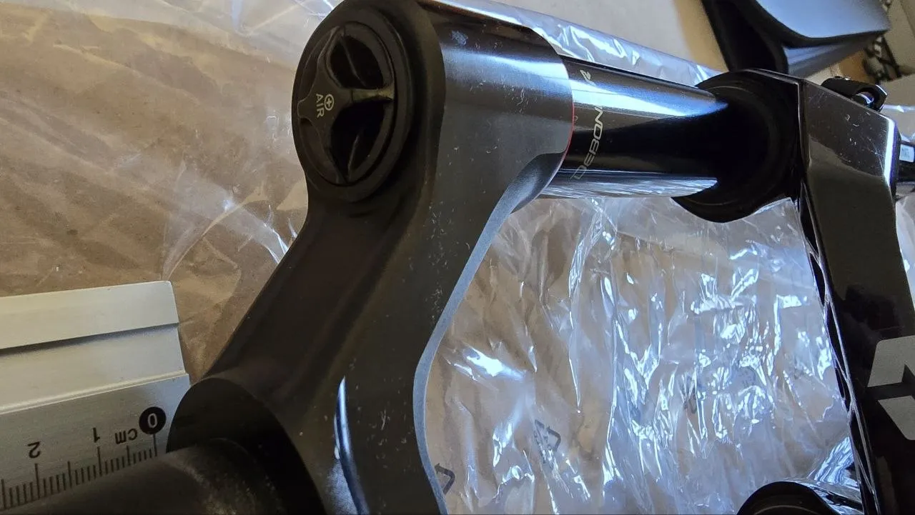 Rock Shox Pike Ultimate 27.5 передня вилка фото 10