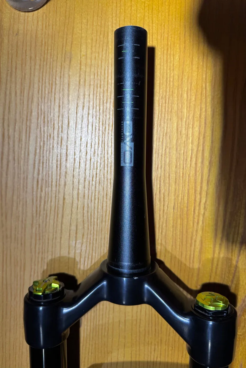Вилка DVO Sapphire D1 29 140mm boost фото 2