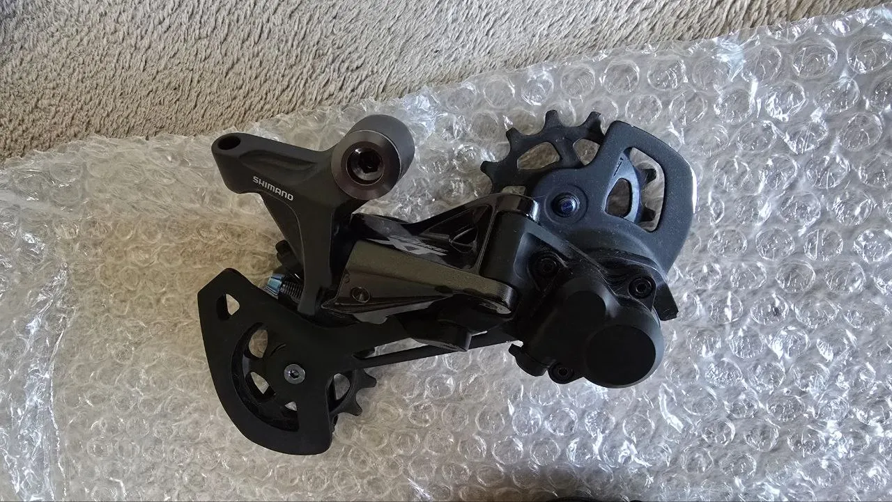 Перемикач та манетка Shimano Deore XT 12-speed фото 1
