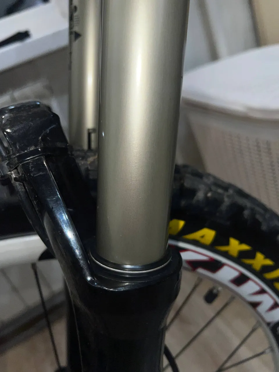 Вилка Rock Shox Totem RC2 DH фото 5