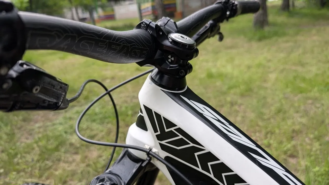 YT Tues MK2 CF Carbo 2017 фото 8