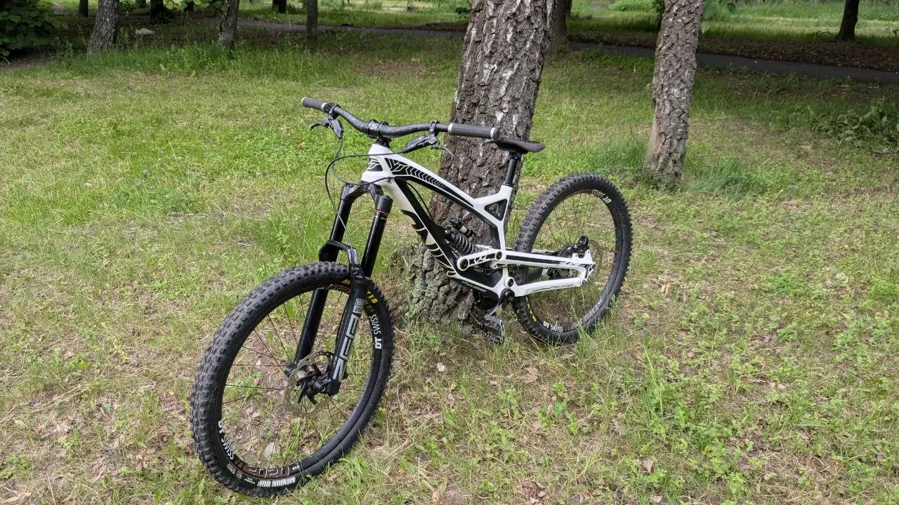 YT Tues MK2 CF Carbo 2017 фото 1