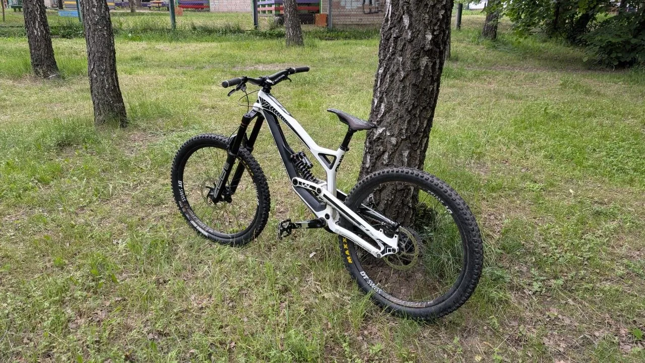 YT Tues MK2 CF Carbo 2017 фото 2