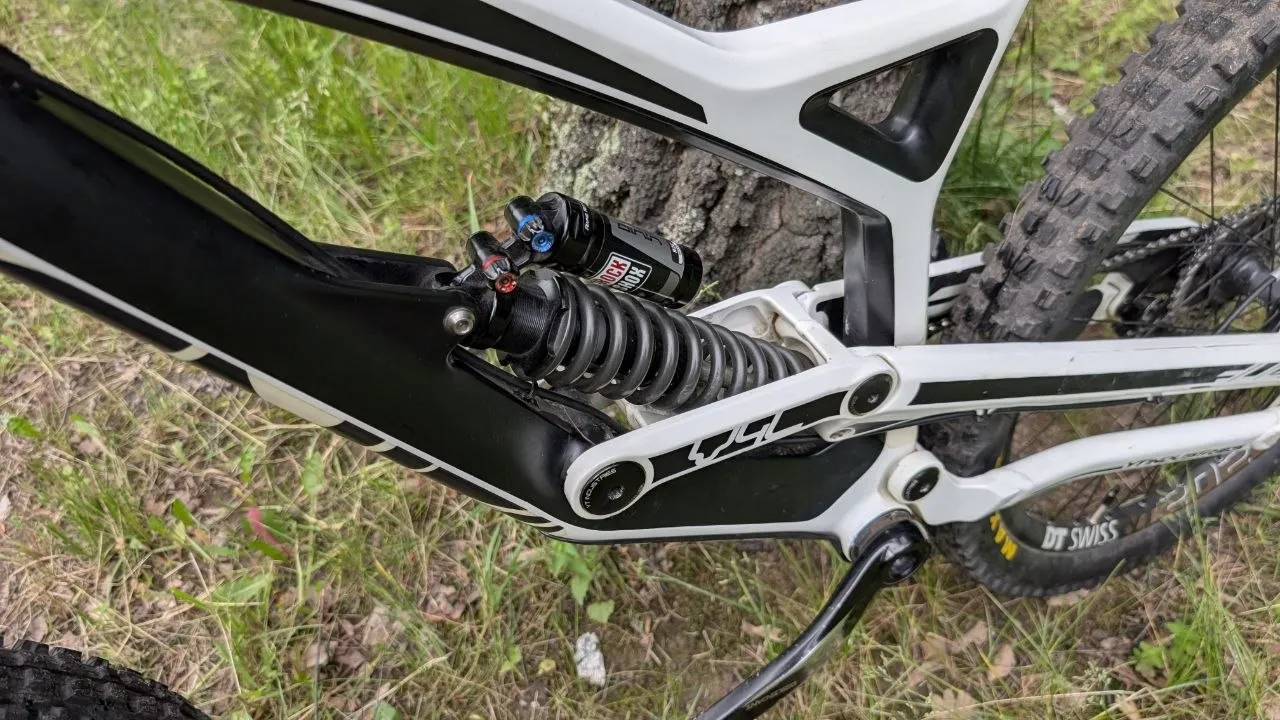 YT Tues MK2 CF Carbo 2017 фото 4