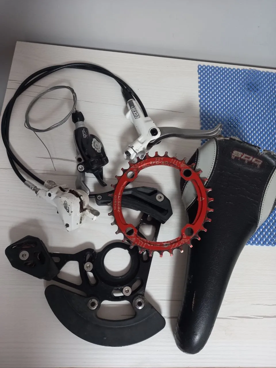 Сідло SDG USA + гальмо Avid Elixir 5 + зірка 32T + перемикач SRAM X9 + успокоювач ланцюга фото 1