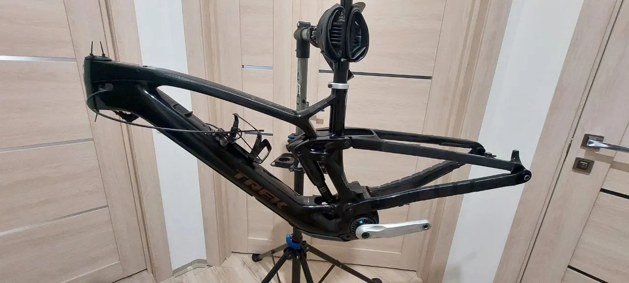 Рама Trek Fuel EX E Full Carbon OCLV 2024 M фото 5