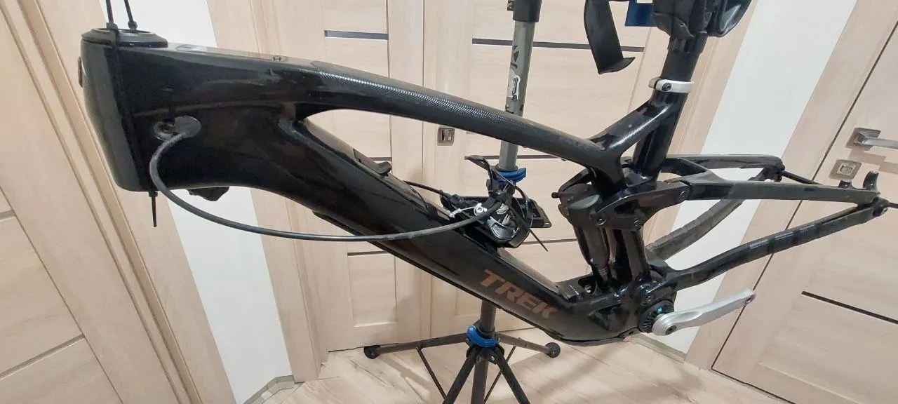 Рама Trek Fuel EX E Full Carbon OCLV 2024 M фото 6
