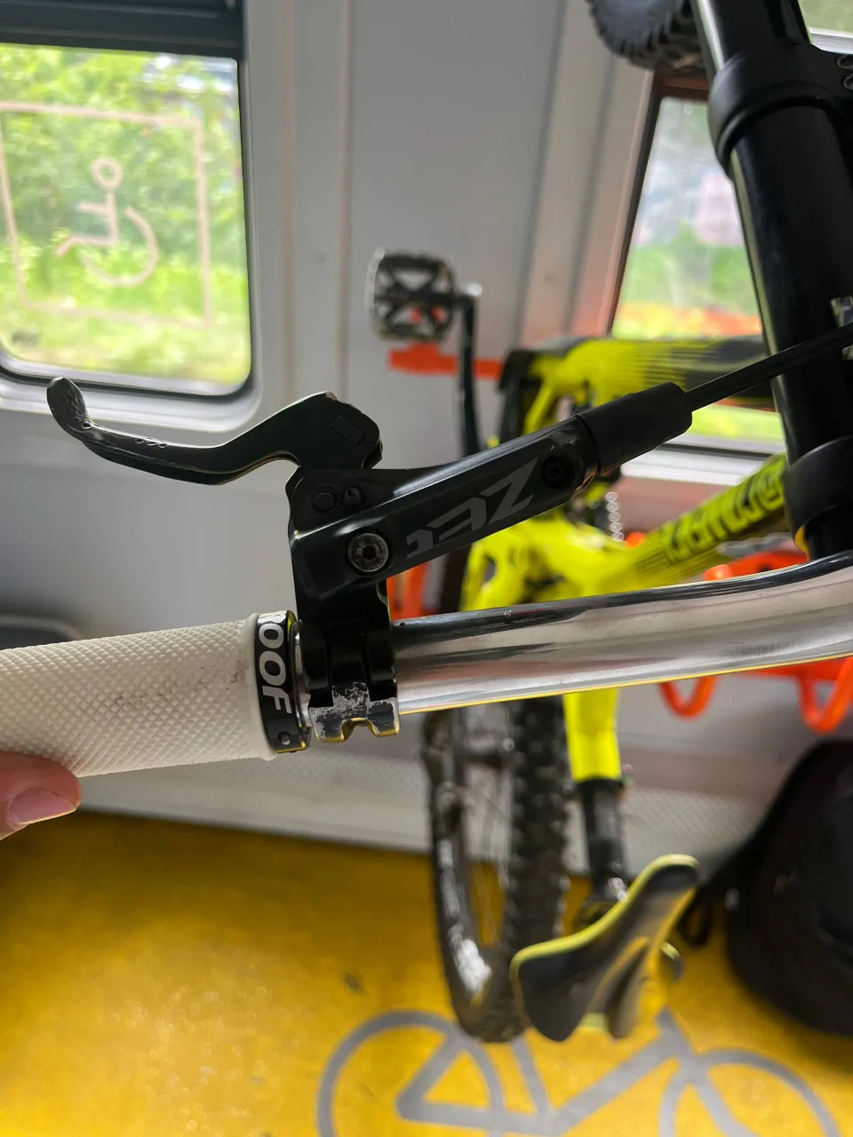 Передній гальмо Shimano Zee фото 2
