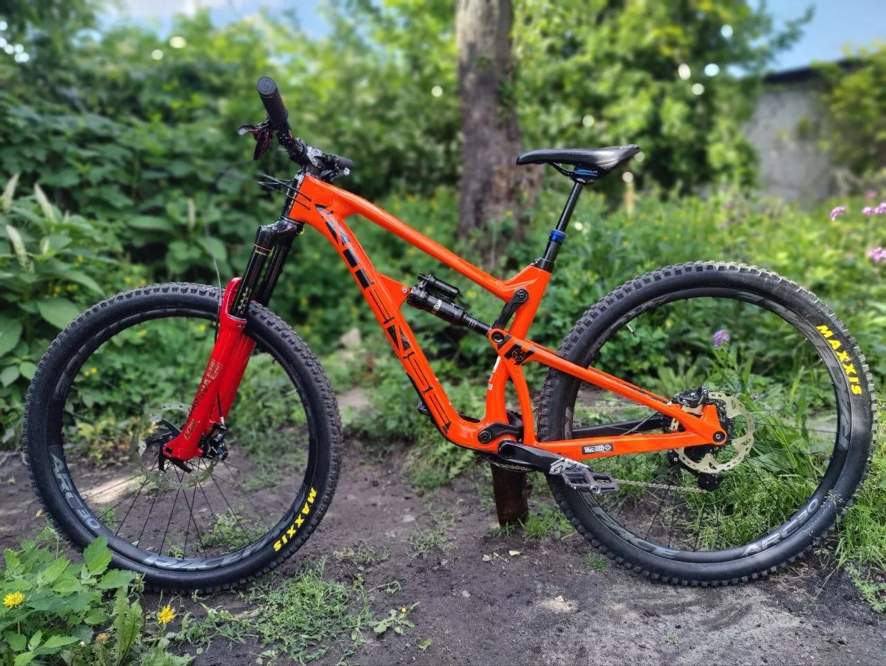 Intense Carbine 29 карбон RockShox Lyrik Ultimate фото 1