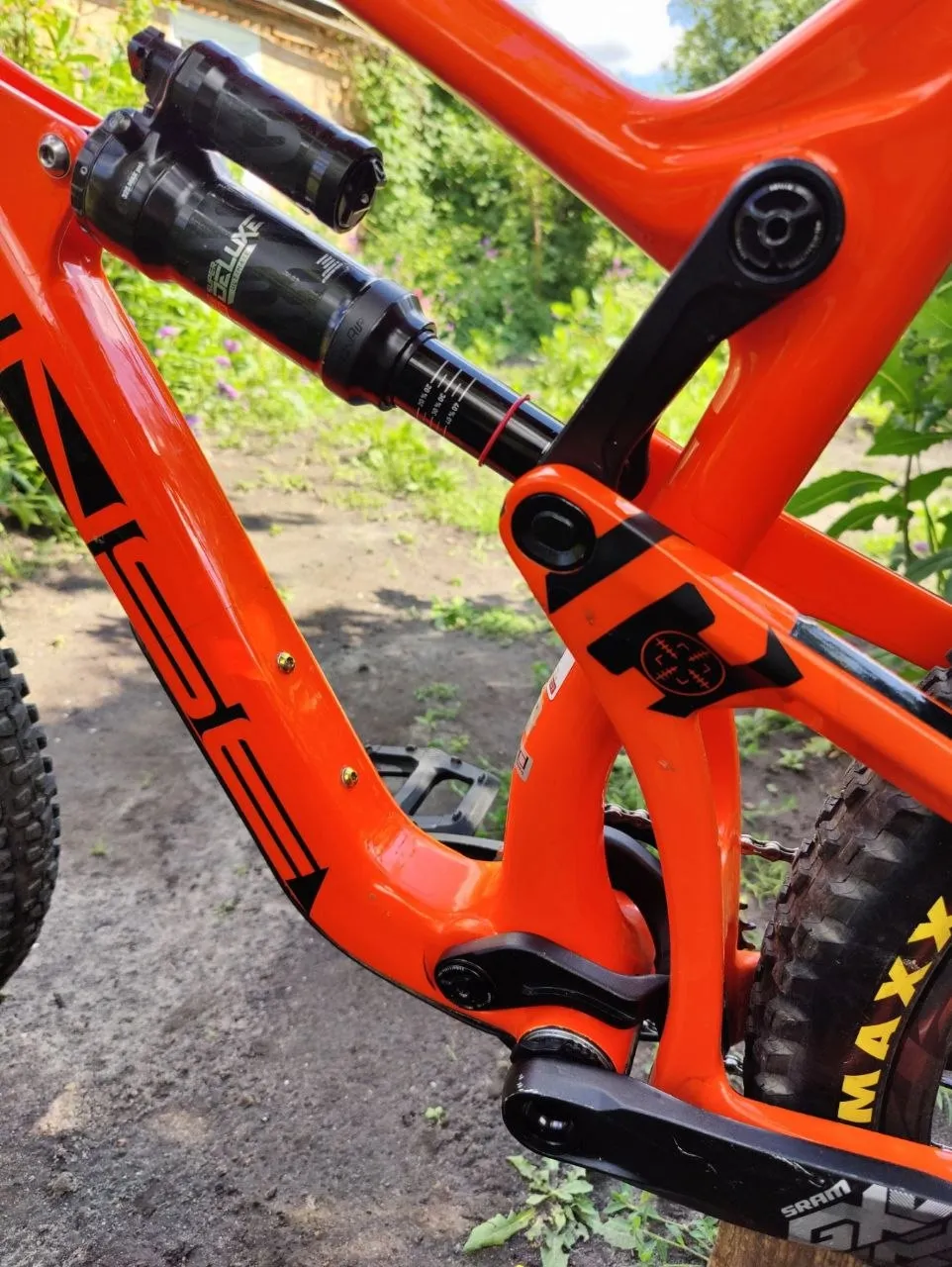 Intense Carbine 29 карбон RockShox Lyrik Ultimate фото 8