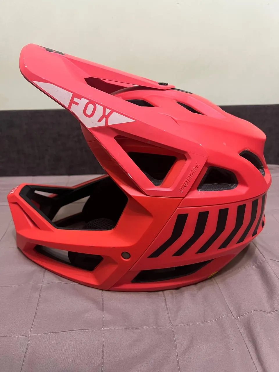 Fox Proframe шолом M (55-59 см) фото 1