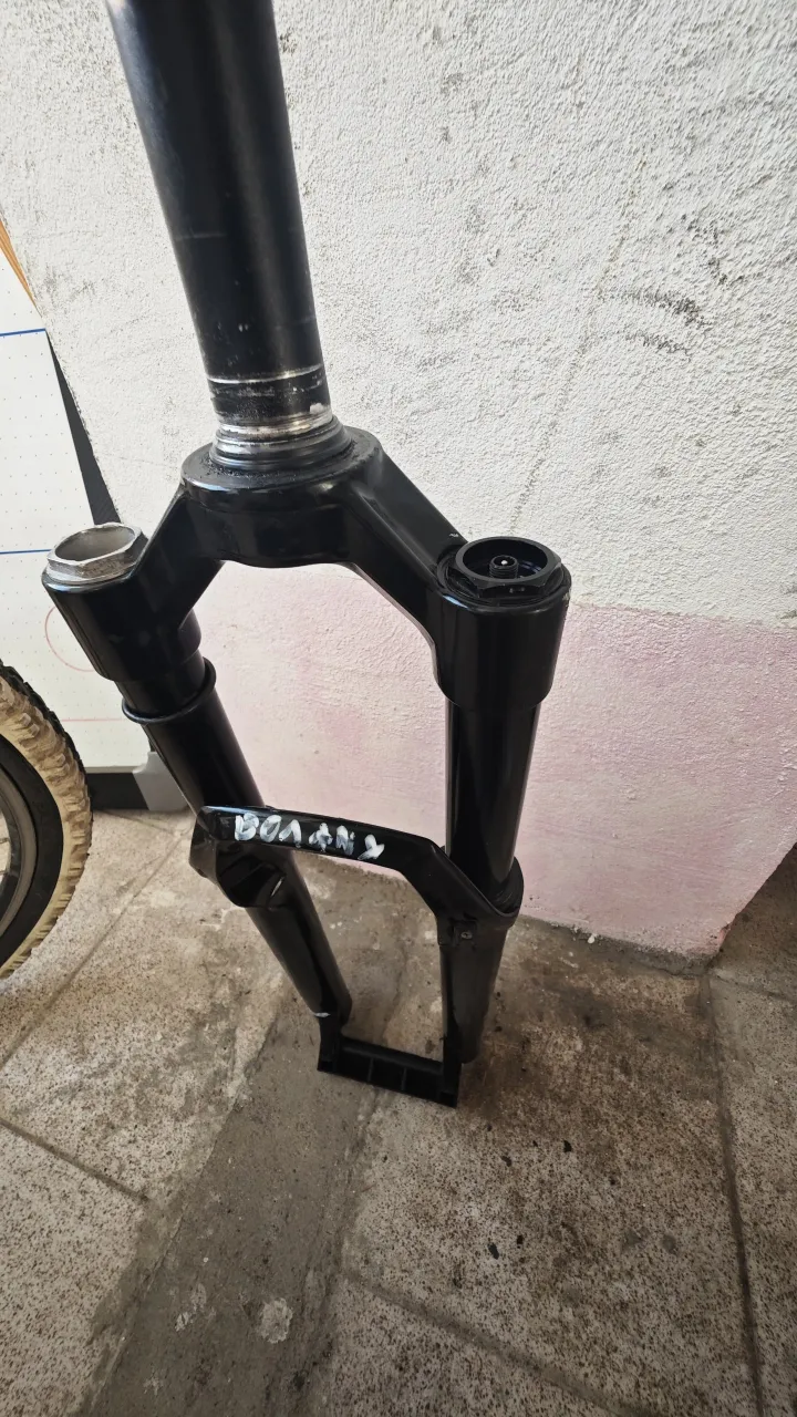 Вилка Bolany Shined 32 120 mm фото 1