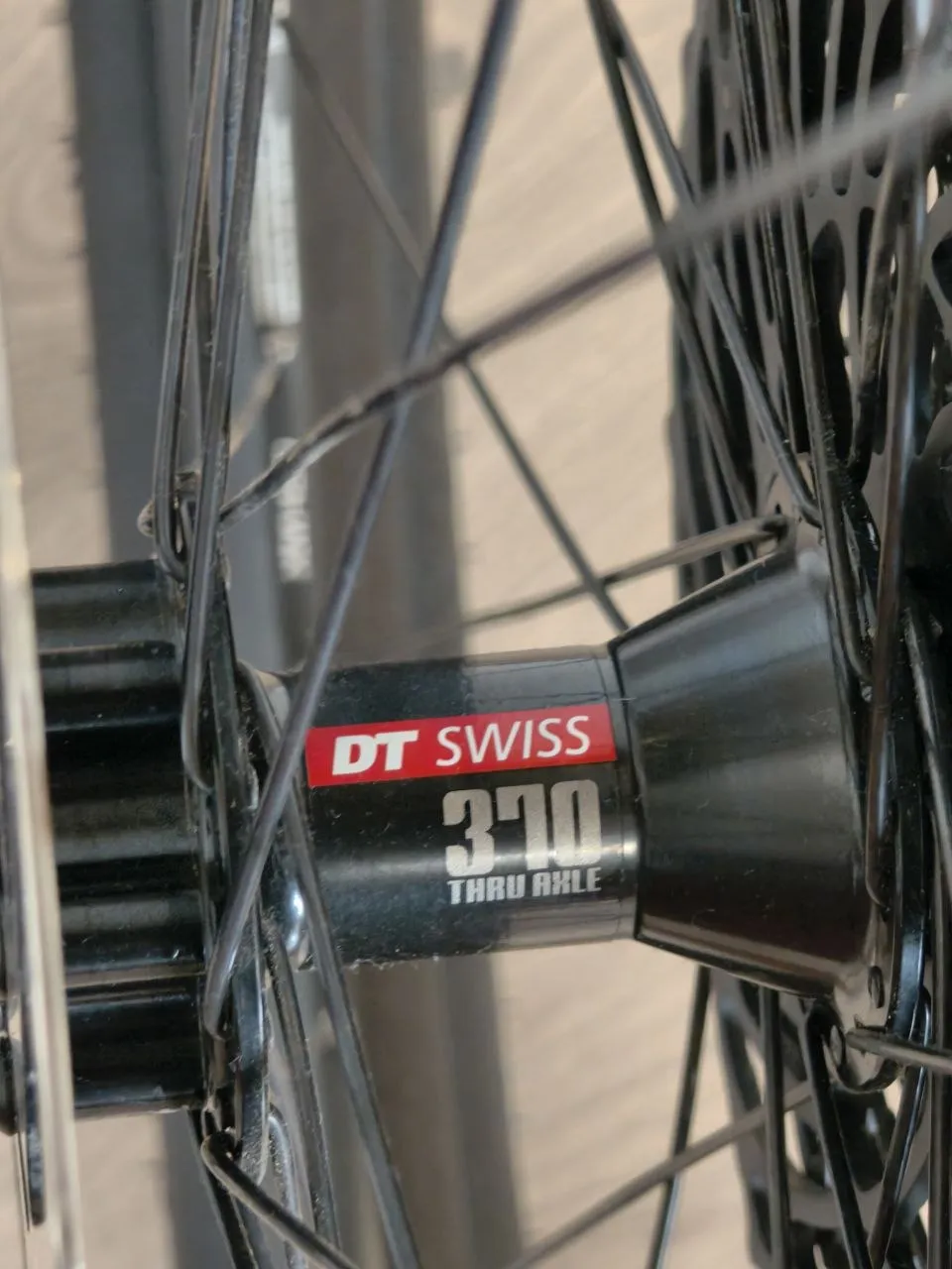 Заднє колесо DT Swiss 370 / Mavic 30 мм фото 3