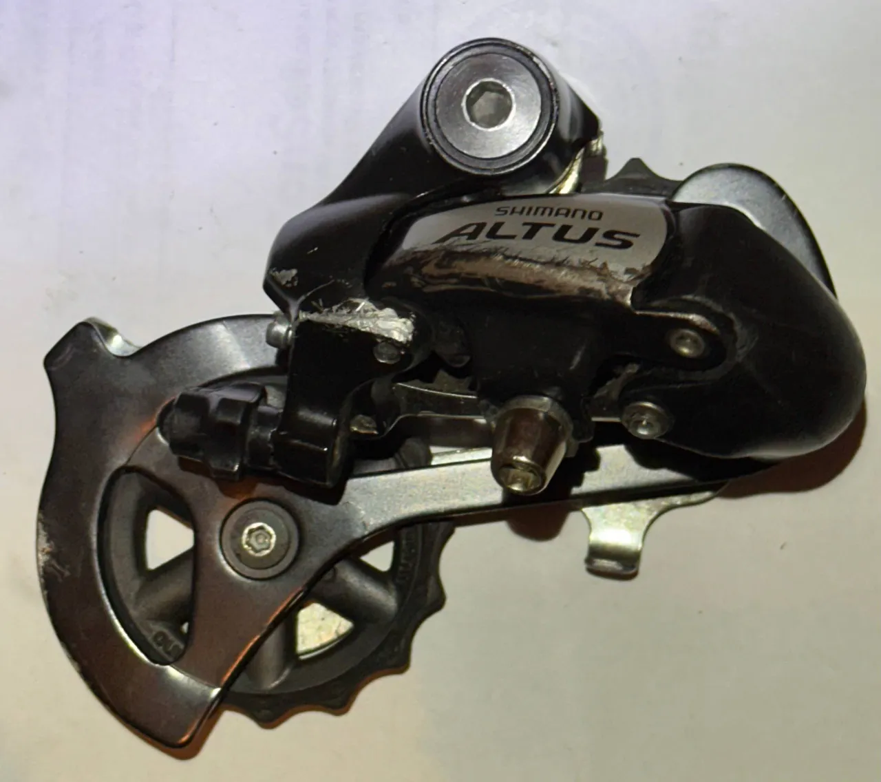 Задній перемикач Shimano Altus фото 1