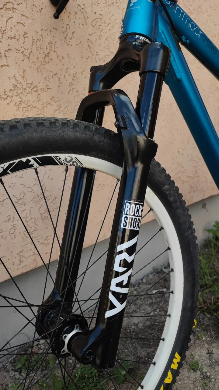 Rock Shox Yari RL вилка 27.5 95 мм фото 1