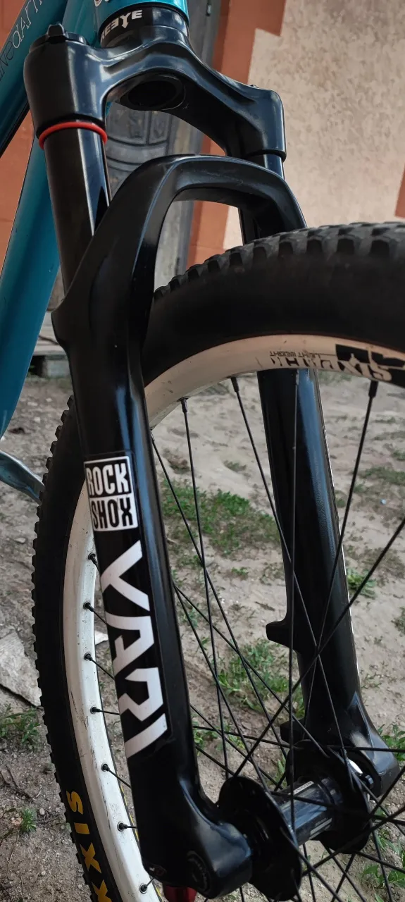 Rock Shox Yari RL вилка 27.5 95 мм фото 2