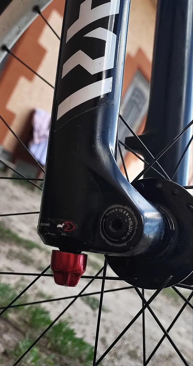 Rock Shox Yari RL вилка 27.5 95 мм фото 4