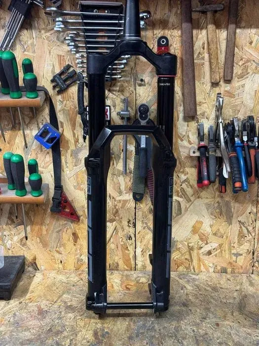 Вилка Rock Shox ZEB R 29" фото 1