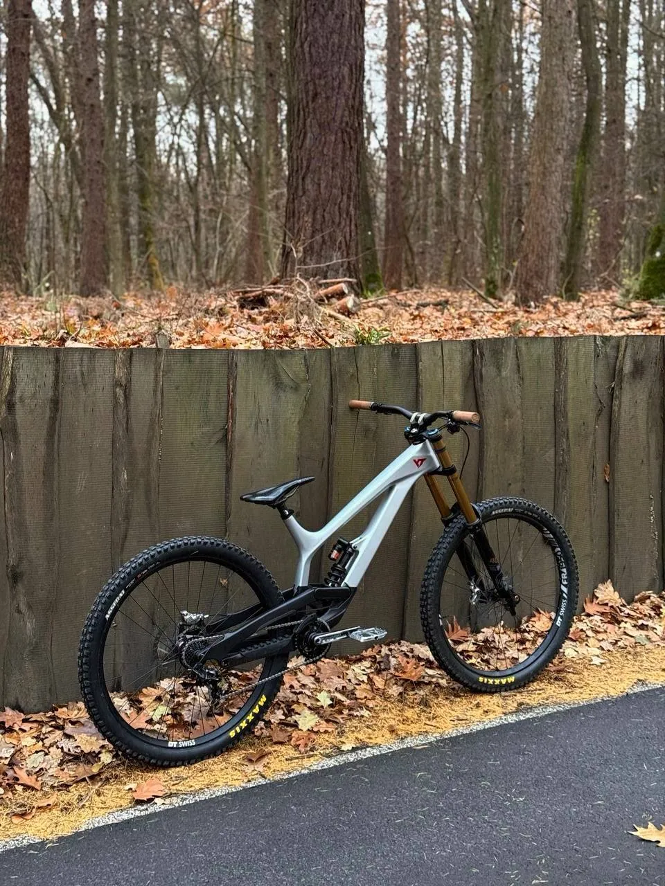 YT Tues CF Pro Race XL фото 1