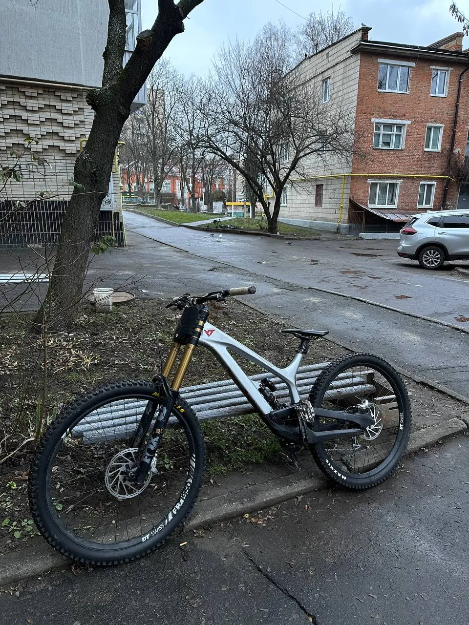 YT Tues CF Pro Race XL фото 4