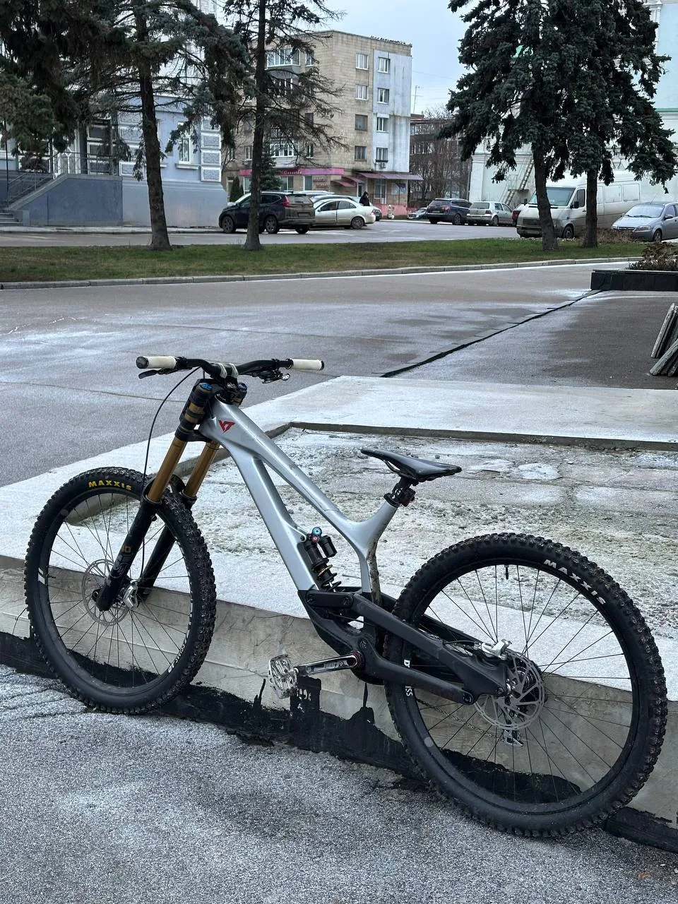 YT Tues CF Pro Race XL фото 5