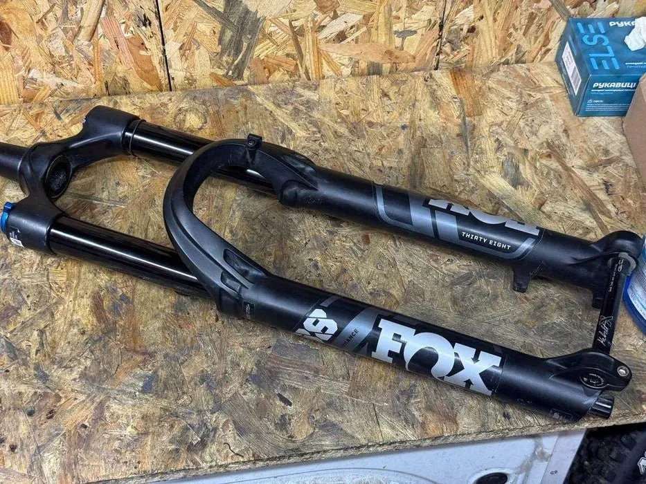 Fox 38 Grip 1 вилка 180 мм 29" фото 1