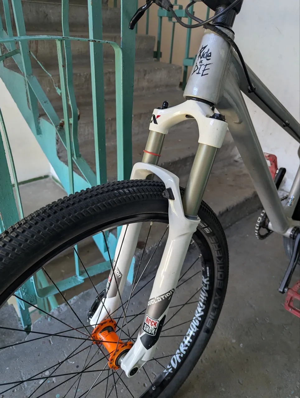 Вилка Rock Shox Revolution 26 110mm 2013 фото 1