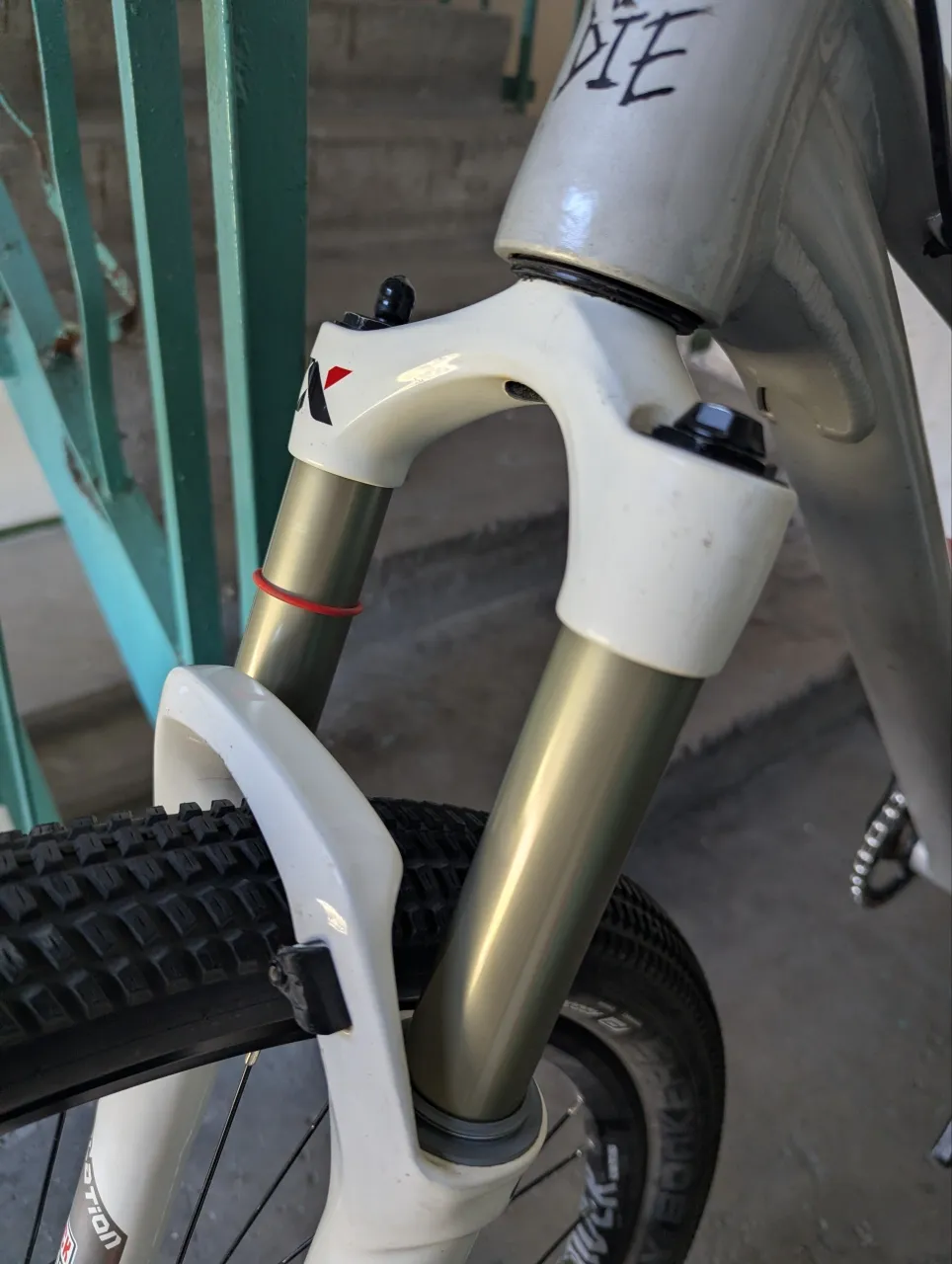 Вилка Rock Shox Revolution 26 110mm 2013 фото 3