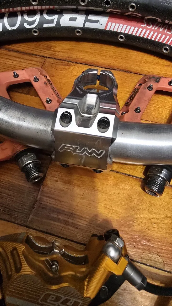 DT Swiss 560 обода + винос та руль + педалі Raceface Atlas + гальмо Hope V4 + трансмісія Shimano + касета та ланцюг + пі фото 3