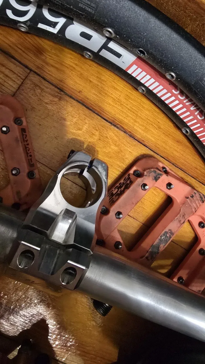 DT Swiss 560 обода + винос та руль + педалі Raceface Atlas + гальмо Hope V4 + трансмісія Shimano + касета та ланцюг + пі фото 4