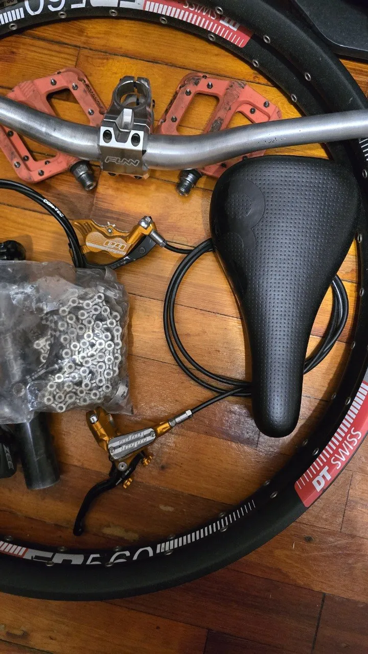 DT Swiss 560 обода + винос та руль + педалі Raceface Atlas + гальмо Hope V4 + трансмісія Shimano + касета та ланцюг + пі фото 5
