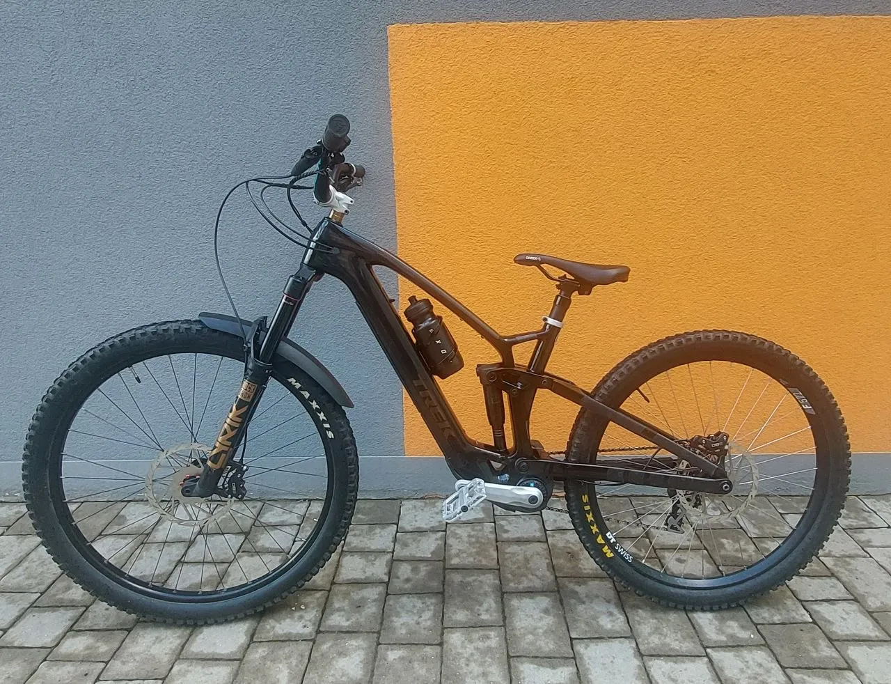 Електровелосипед Trek Fuel EXe Light Carbon OCLV M фото 3