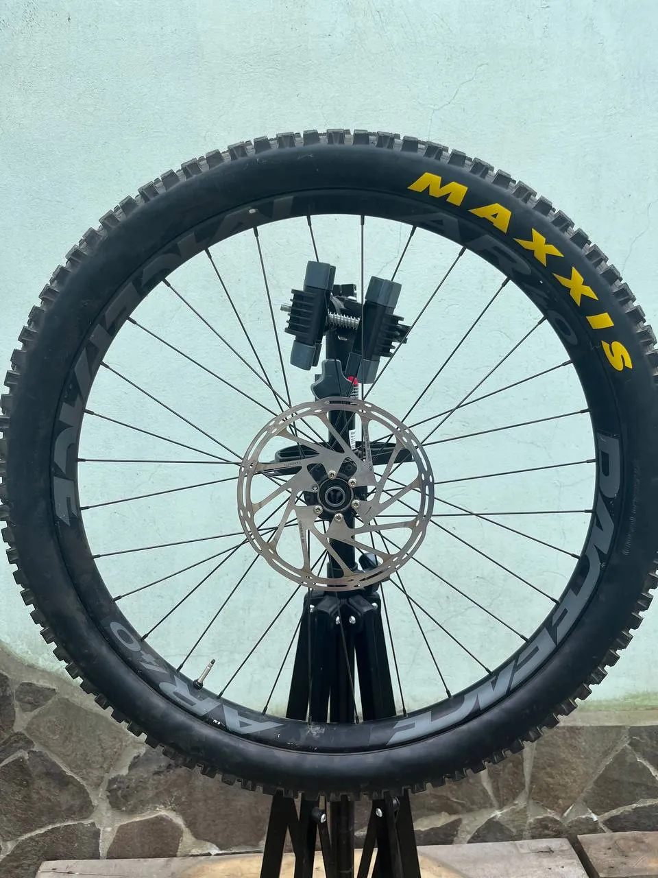 Колесо переднє 27.5 Race Face + Maxxis High Roller 2 фото 1