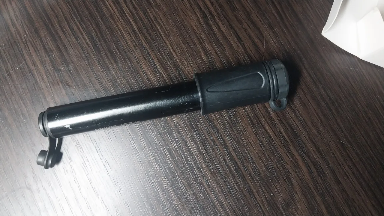 Компактний ручний насос фото 1